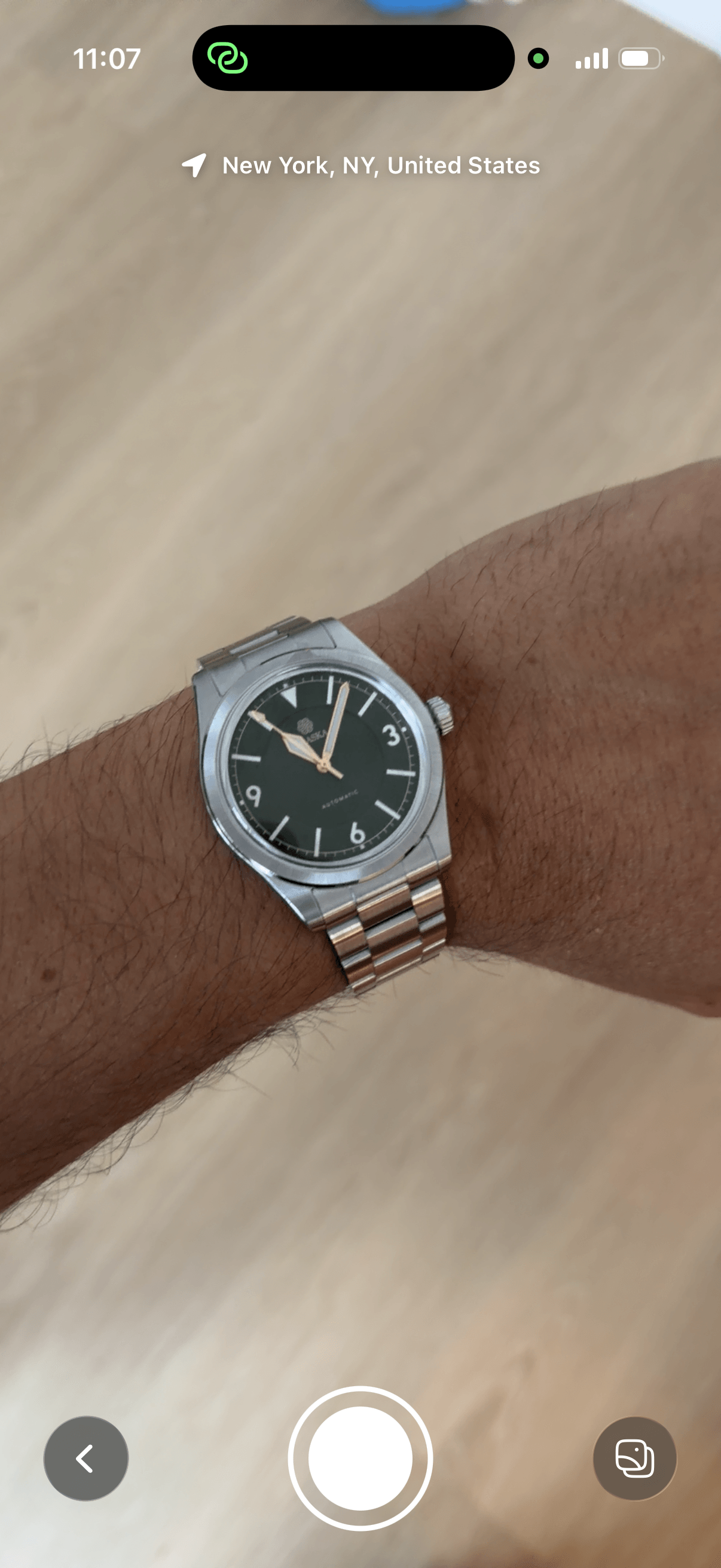 Loupe camera screen identifying a watch